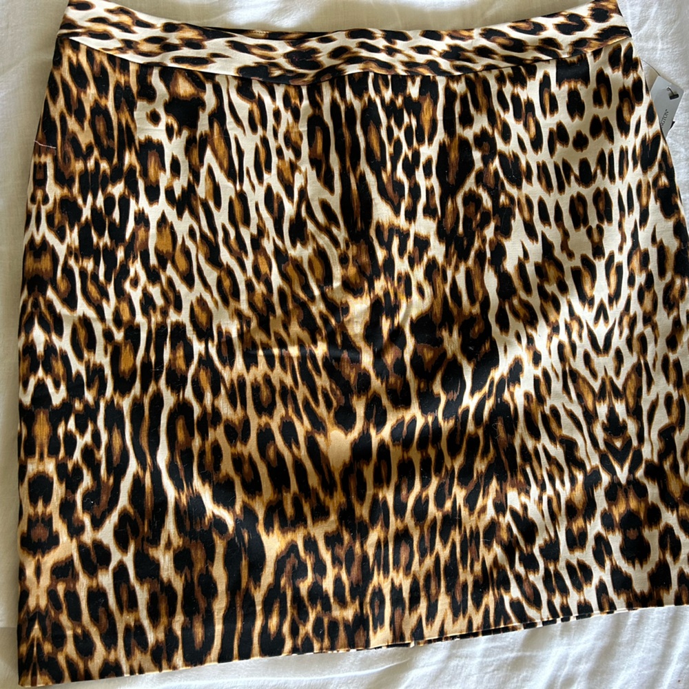 Adorable worthington leopard skirt size 18